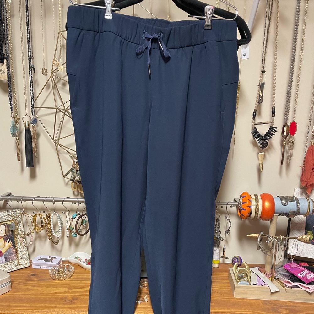 Lululemon On The Fly Woven Jogger in True Navy